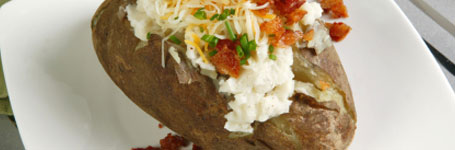 Baked Potato with Chicken, Bacon and Onion
